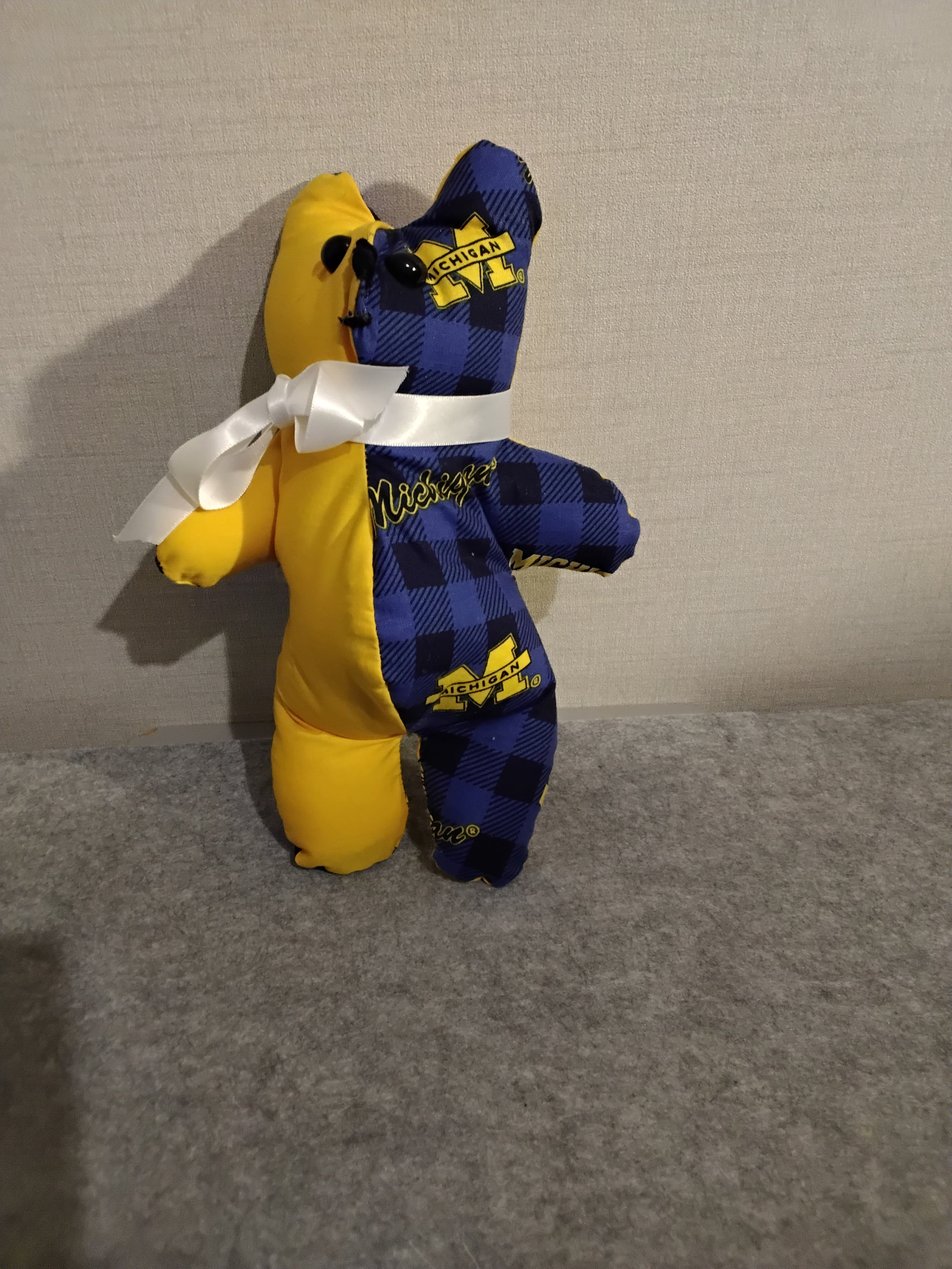 9" U of M print bear