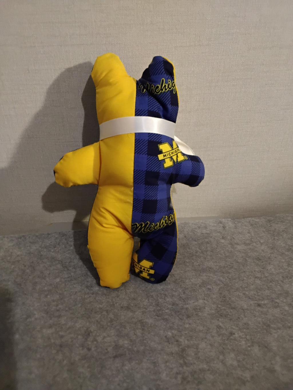 9" U of M print bear